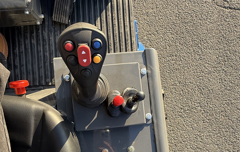 इलेक्ट्रिक व्हील लोडर