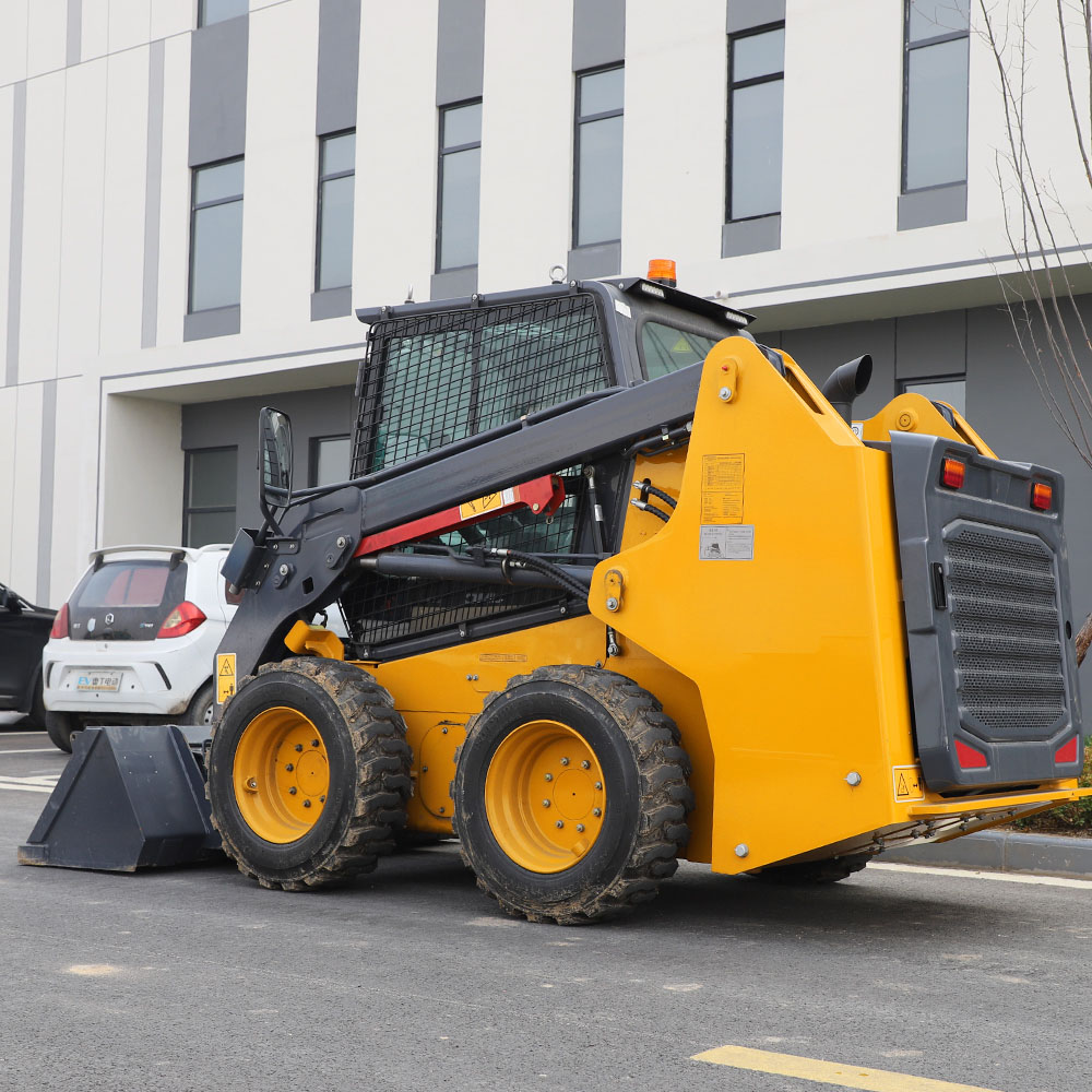 कॉम्पैक्ट स्किड स्टीयर लोडर