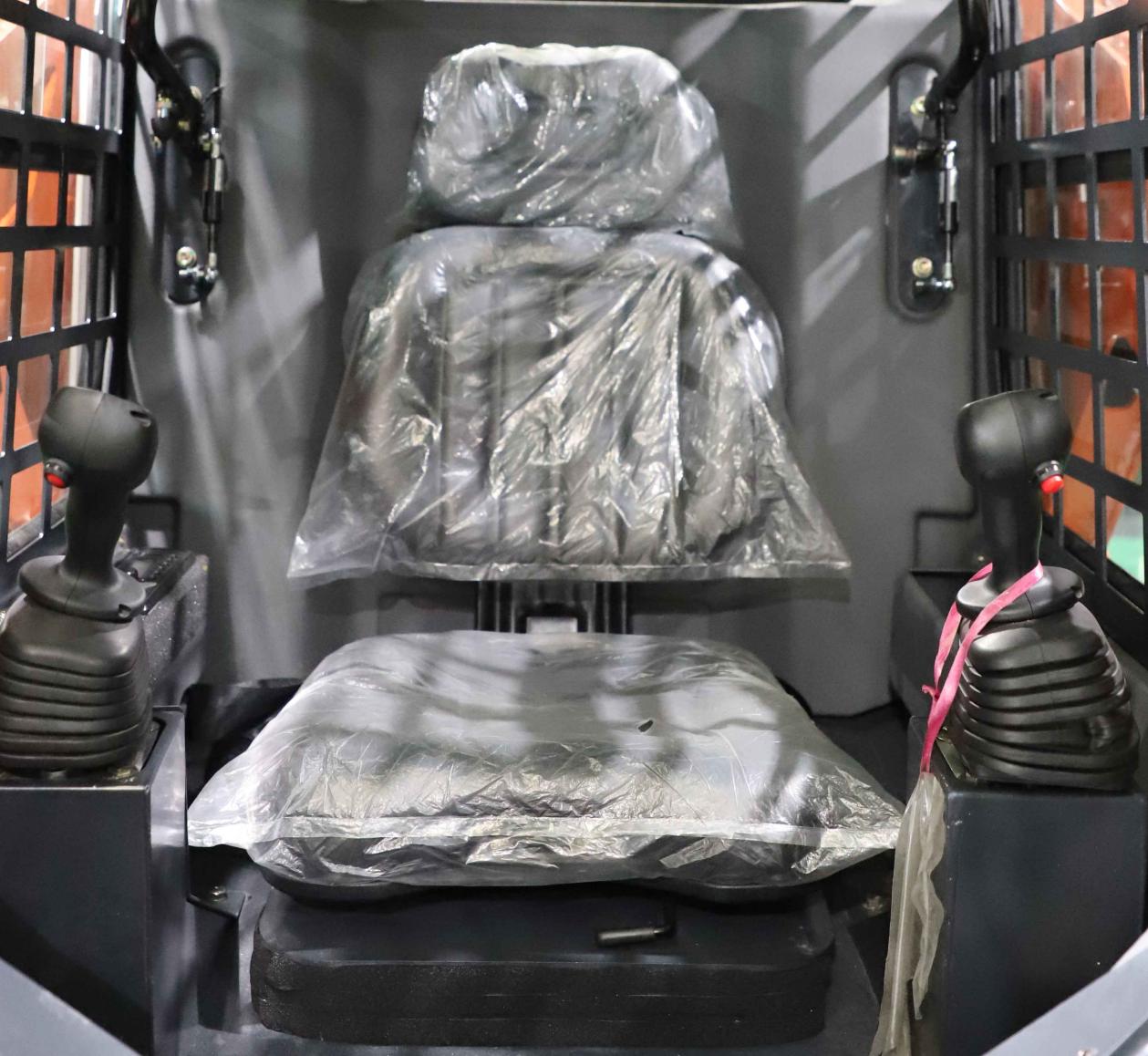 नई न्यू हॉलैंड स्किड स्टीयर